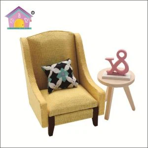 Cadeira de madeira de móveis em miniatura DIY