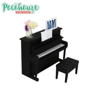 Piano miniatura de móveis de madeira preto