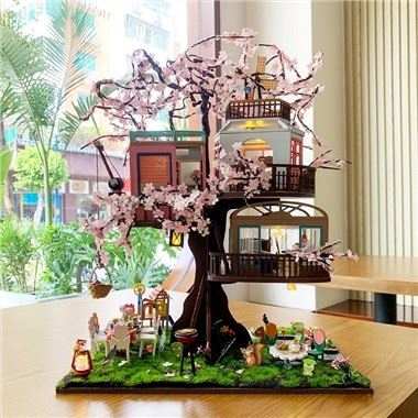 Hongda 2022 novo design estilo japonês casa de bonecas Sakura casa na árvore conjunto